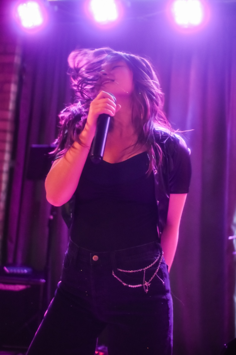 Alyson Indigo performing
