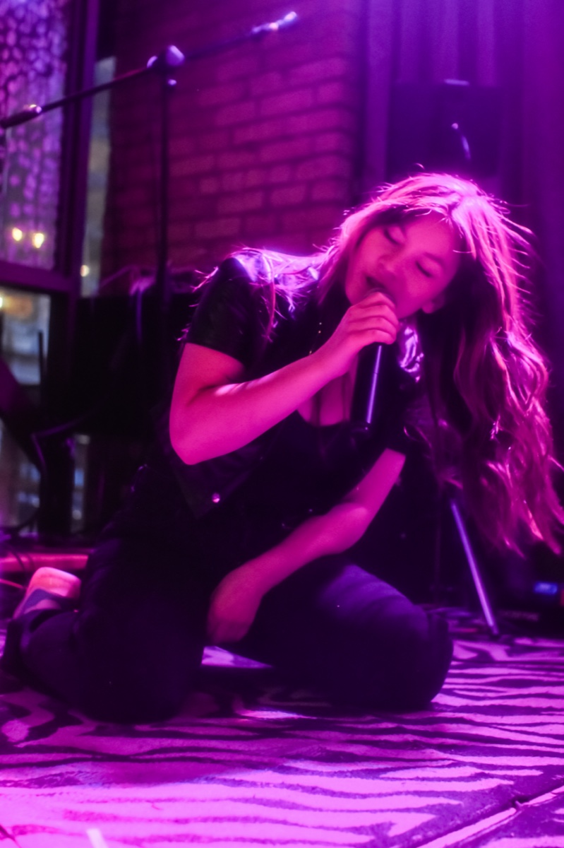 Alyson Indigo performing
